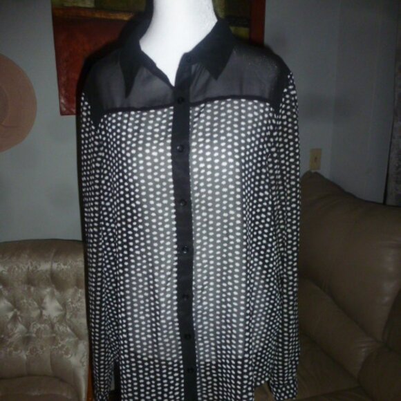 Zac & Rachel Women’s Elegant Button-Up Collared Blouse – Size XL - Picture 2 of 10